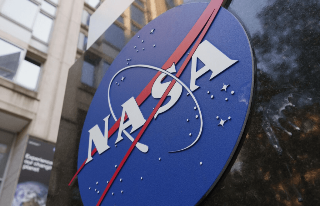 NASA летит на Луну