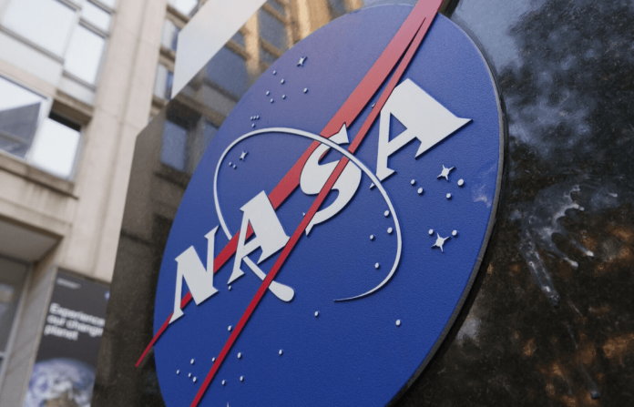 NASA летит на Луну